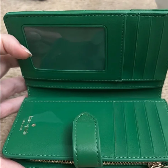NWOT Kate Spade Emerald Quilted Wallet - Picture 2 of 3
